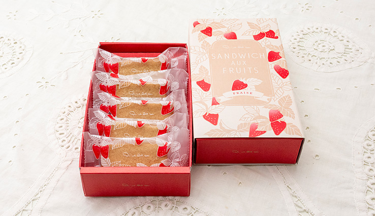 Sandwich aux fruits FRAISE　サンドウィッチ オ フリュイ イチゴ