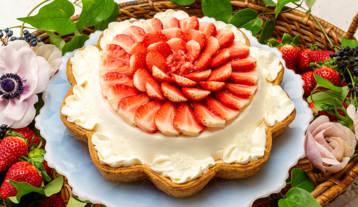 輪花型 福岡うるう農園産 “あまおう“のフリルクリームのタルト