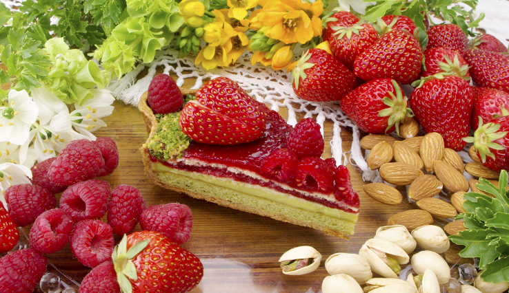 金平糖型 赤いフルーツとピスタチオフィナンシェのタルト 横浜 メニュー こだわりのタルト ケーキのお店 キルフェボン