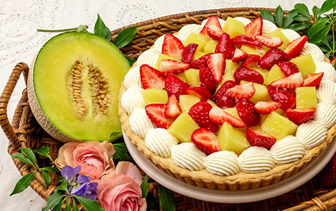 イチゴとクラウンメロンの練乳ムースタルト