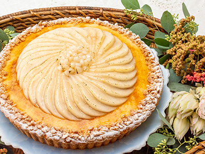 洋梨のシブーストとチョコレートのタルト