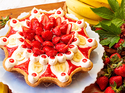 金平糖型 イチゴとバナナレアチーズのタルト