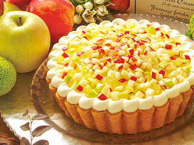 リンゴとル ガールクリームチーズムースのタルト ハチミツ風味